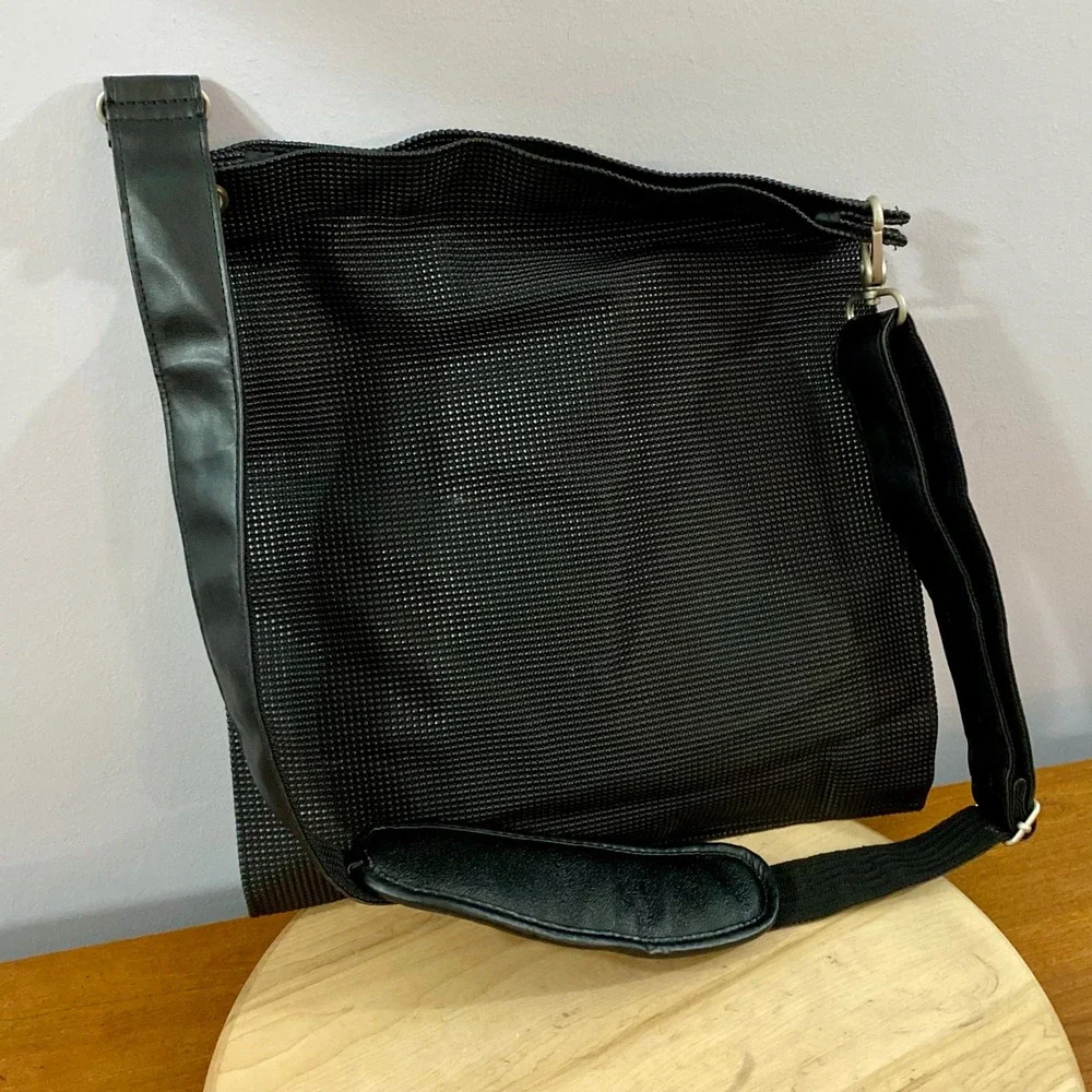 Vintage Urban Oxide UO2 Black Rubber Crossbody Bag Techwear Y2K Messenger Pouch